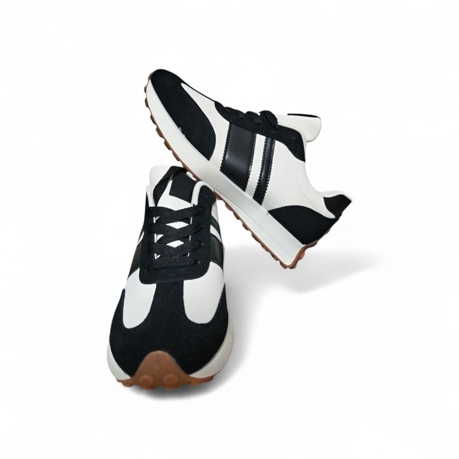 Zapatillas Deportivas Blancas y Negras